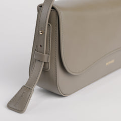 MATRIARQE Otto Baguette Bag in Leather - Olive