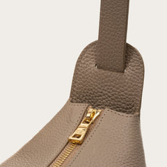 Matriarqe Nova Large Shoulder Bag in Leather - Taupe