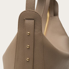 Matriarqe Nova Large Shoulder Bag in Leather - Taupe