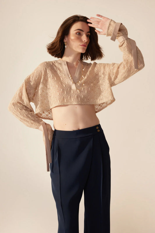 Crescent Line Karahindiba Kırpılmış Bluz Ekru