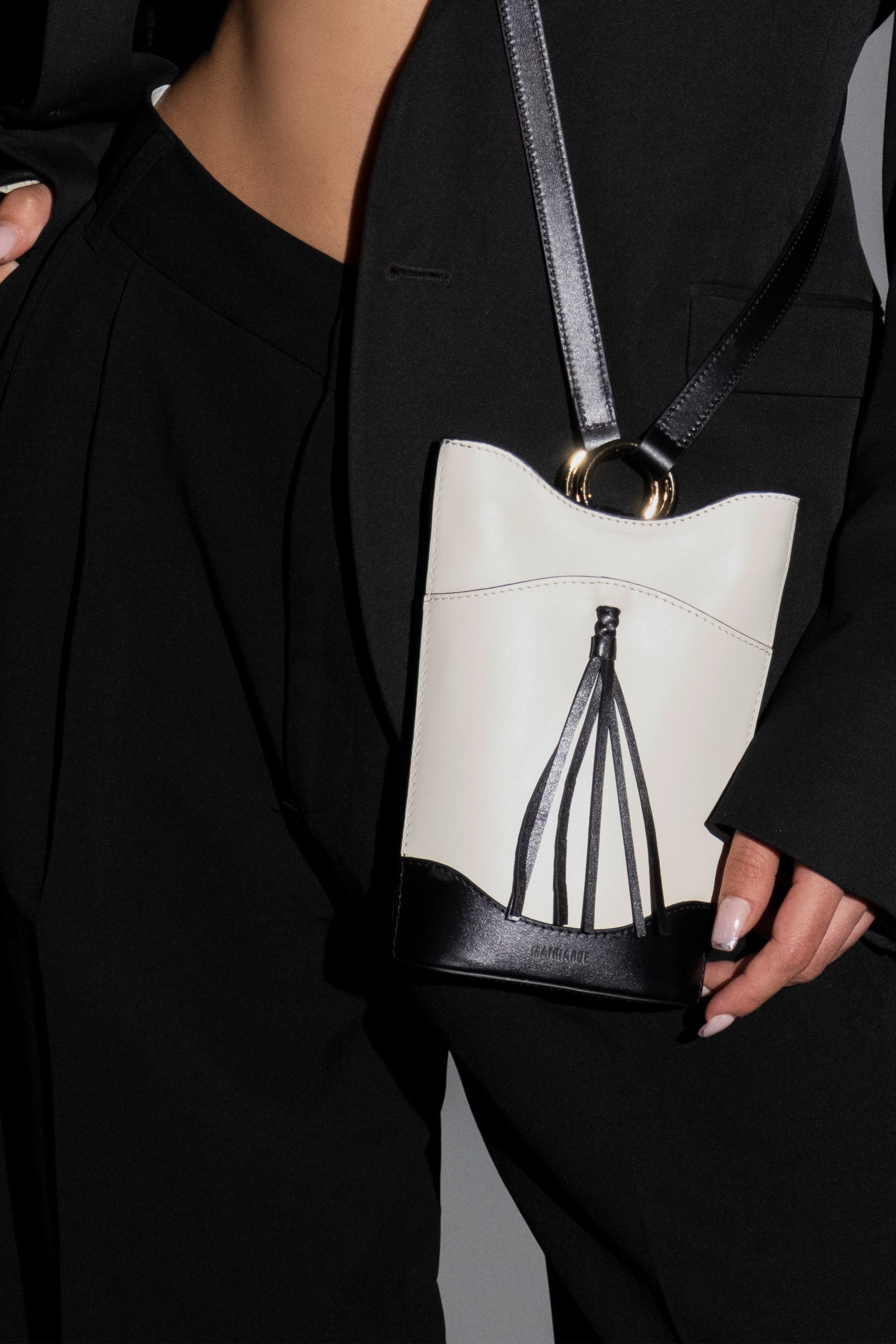 Eos Crossbody Bag in Suede - Black&White MATRIARQE