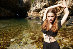 Handarte Los Angeles Siyah Müslin Önden Büzgülü Crop