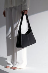Ida Shoulder Bag in Leather - Black MATRIARQE