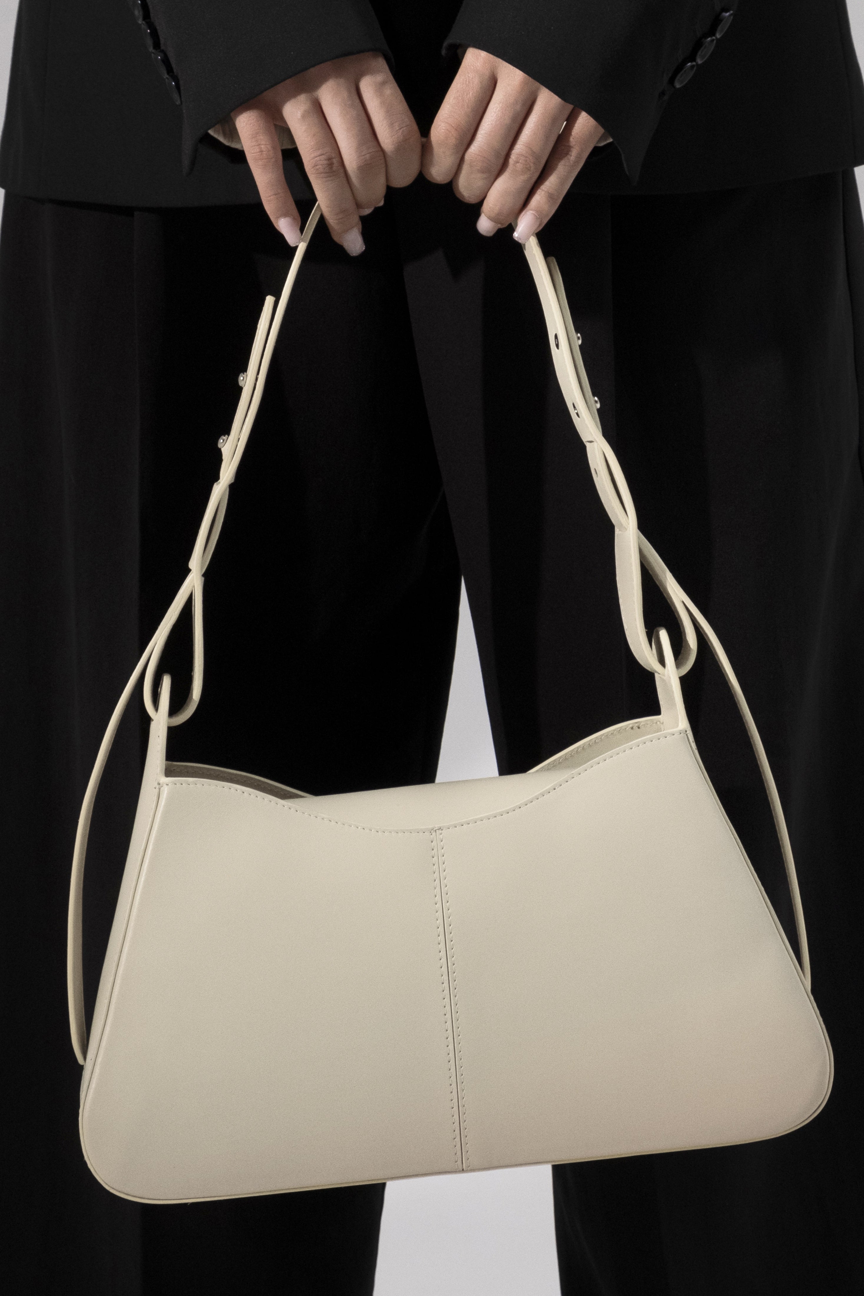 Ida Shoulder Bag in Leather - Ivory MATRIARQE