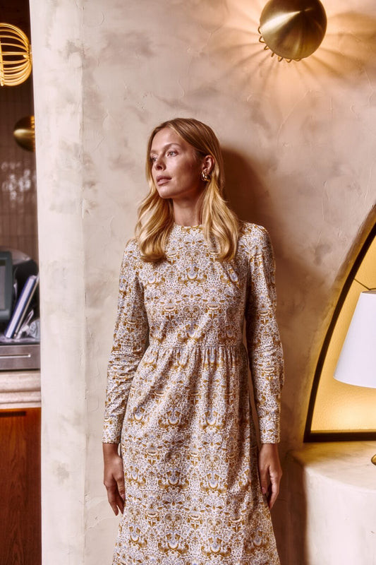 Sadie and Dione Isabella Empire Waist Dress in Tulip Gold Elbise