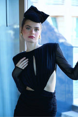 Saléa Elisé Pari İn Black Wawes