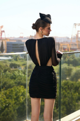 Saléa Elisé Pari İn Black Wawes