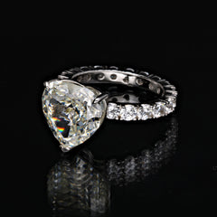 SooSilkyGems PAVE HEART SOLITAIRE WITH STONES AROUND