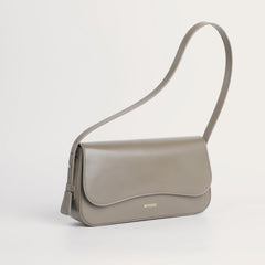 MATRIARQE Otto Baguette Bag in Leather - Olive