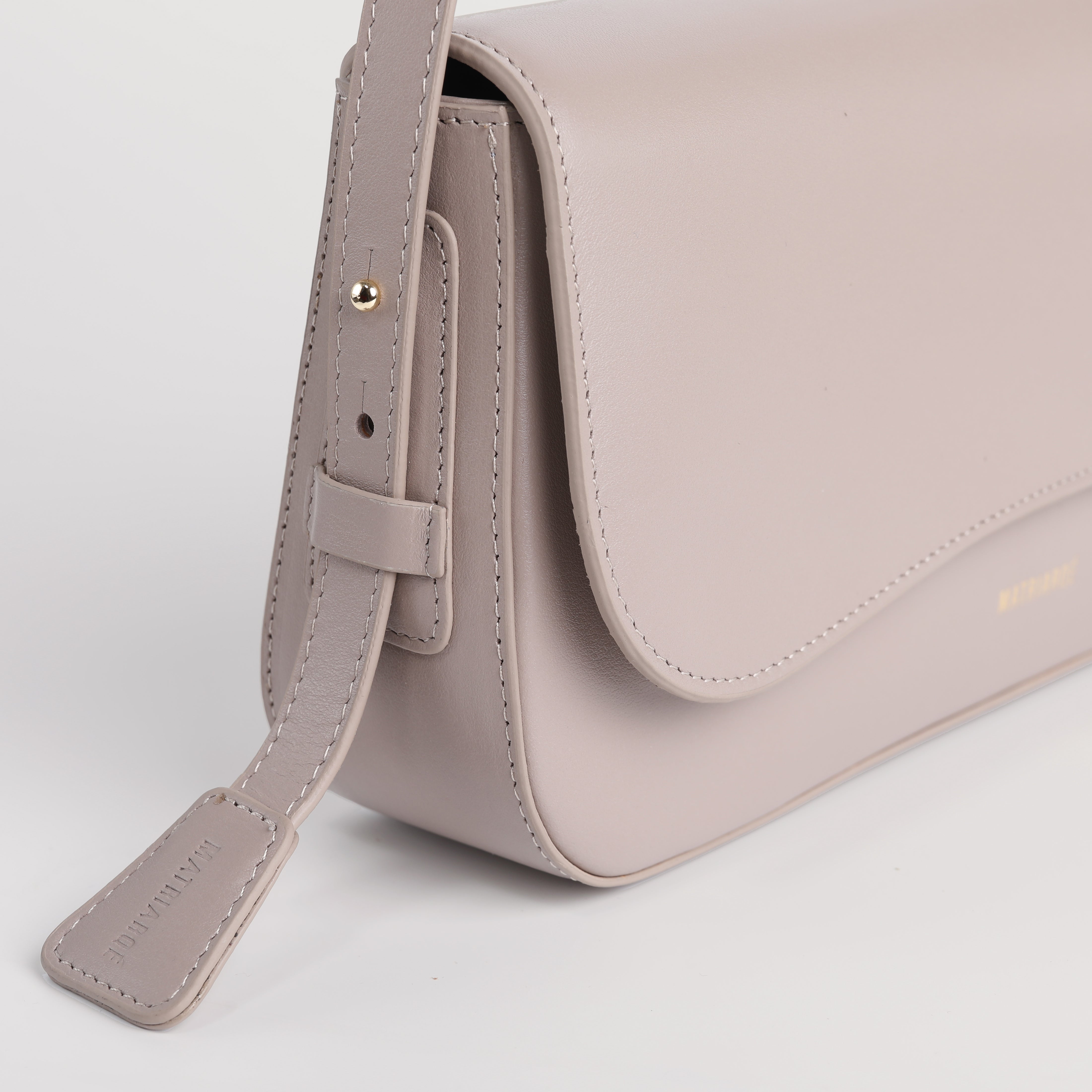 MATRIARQE Otto Baguette Bag in Leather - Taupe