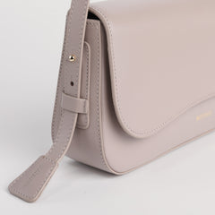 MATRIARQE Otto Baguette Bag in Leather - Taupe