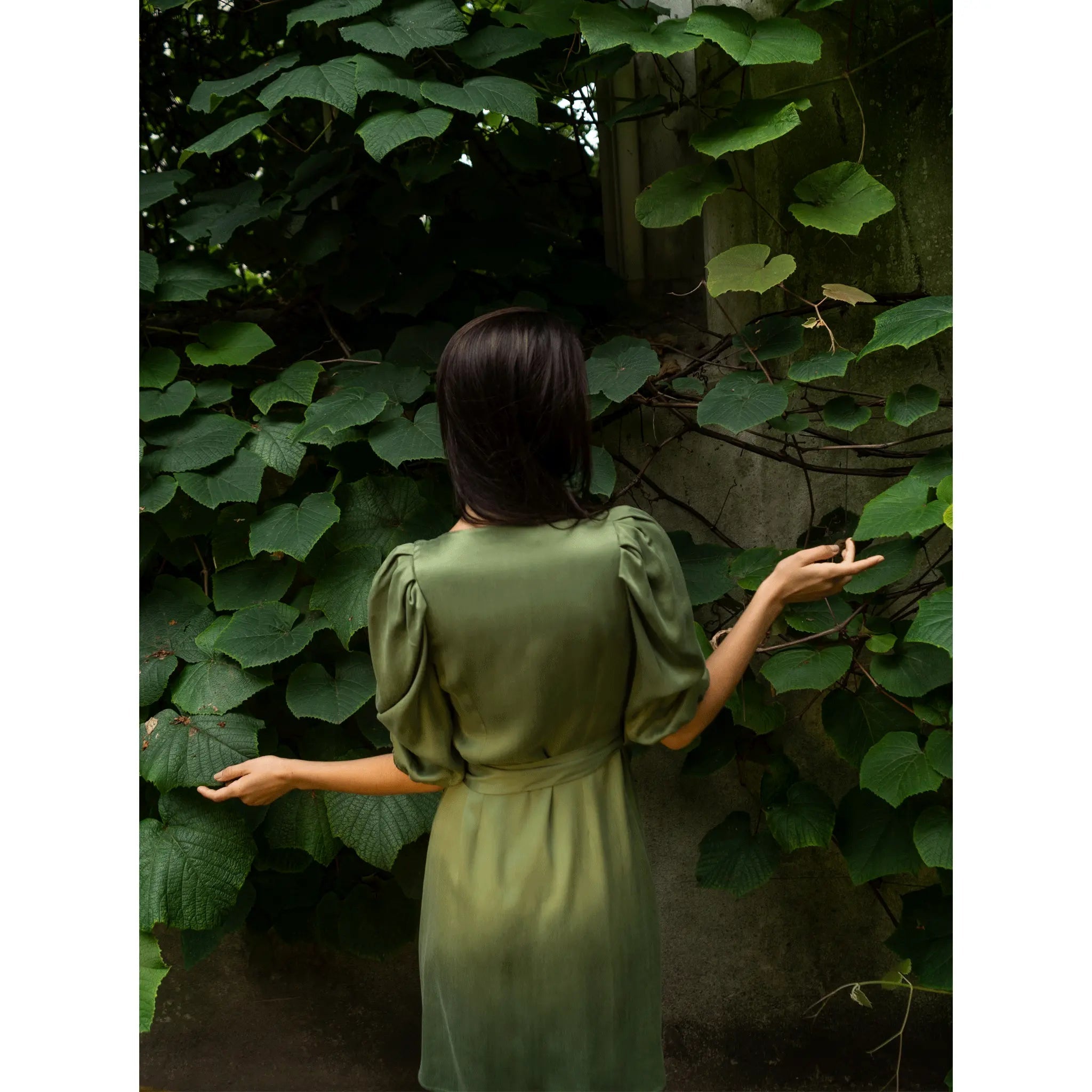 Femponiq Draped Vegan-Cupro Wrap Elbise (Avocado Green)