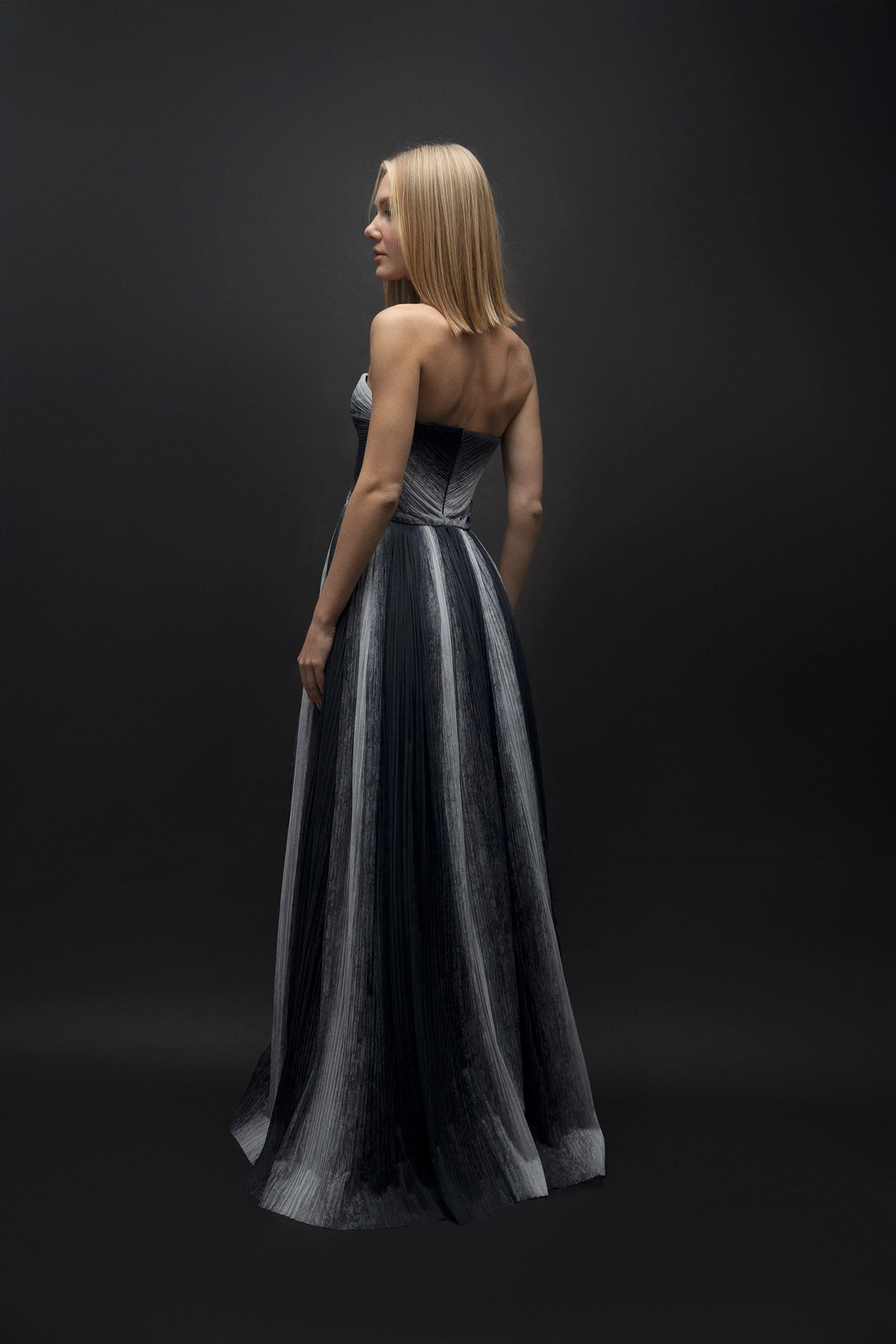 Esra Adıgüzel Lunar – Drape Detailed Sweetheart Neckline Navy Blue and White Long Fluffy Dress