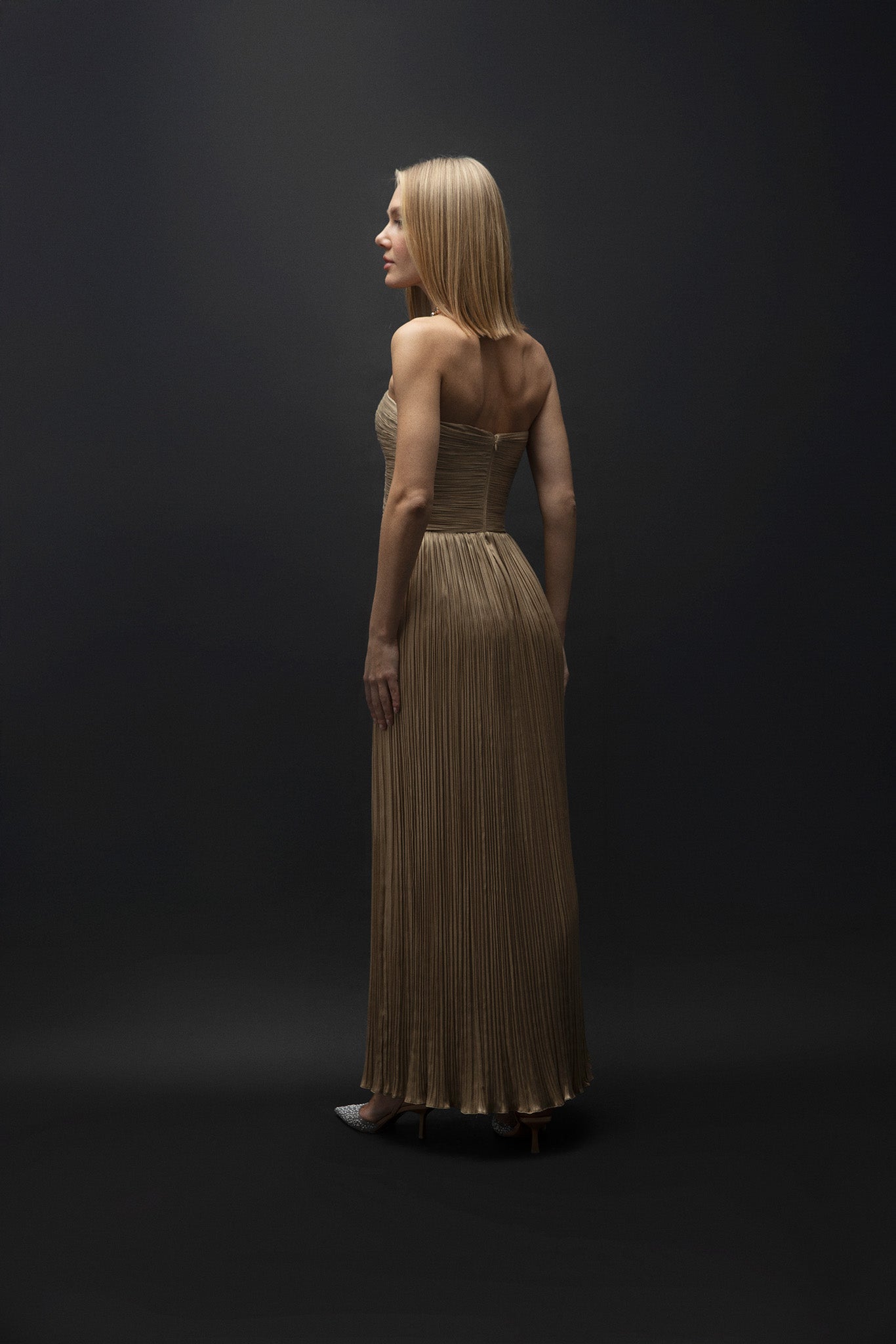 Esra Adıgüzel Tial – Gold Drape Detaylı Straplez Midi Elbise