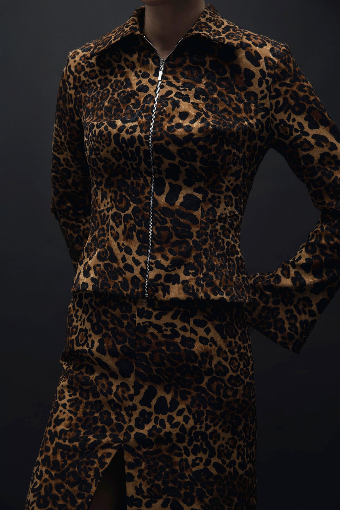 Esra Adıgüzel Feline Mirage – Zipper Detailed Leopard Patterned Jacket