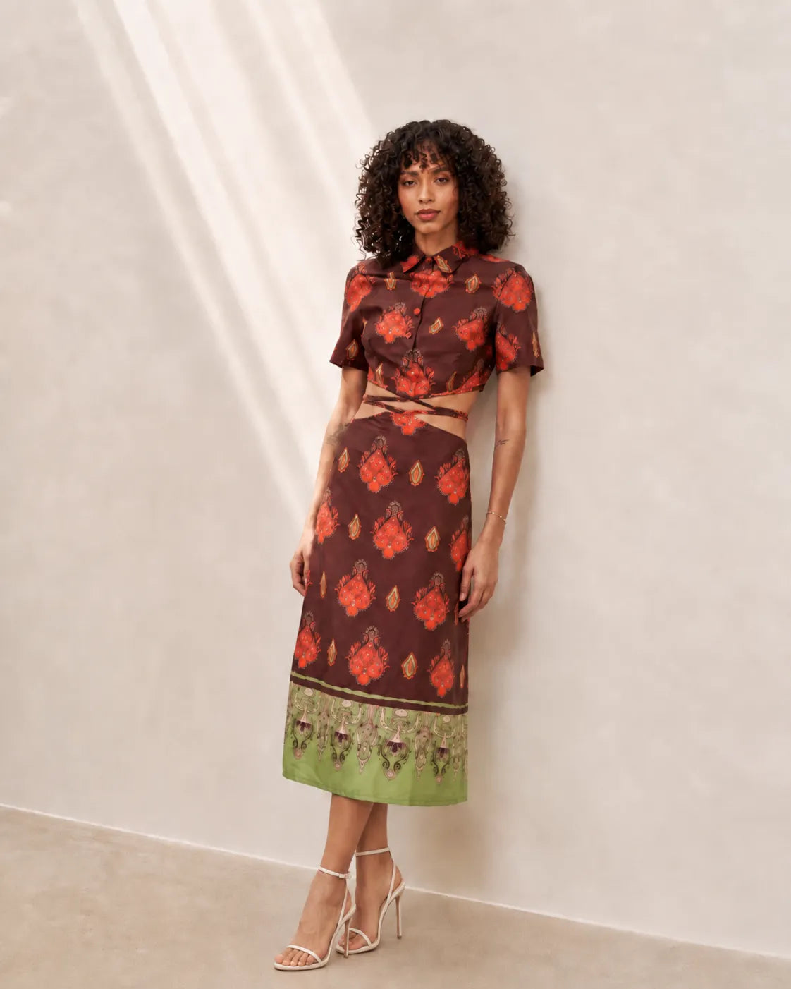 Eloshé Kahverengi Lace-up Crop Gömlek ve Midi Etek REDSSM101