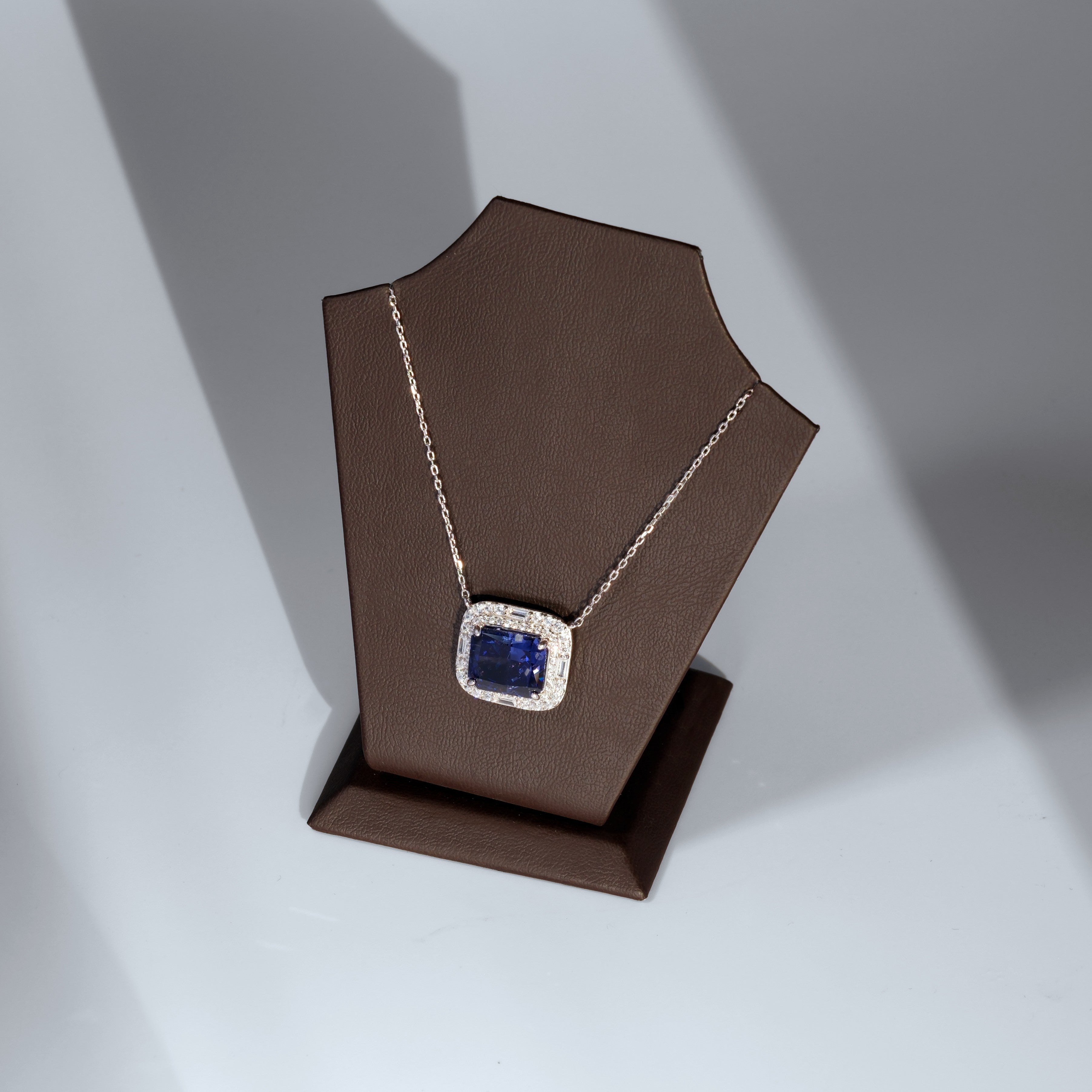 SooSilkyGems BAGUETTE SAPPHIRE CHAIN NECKLACE