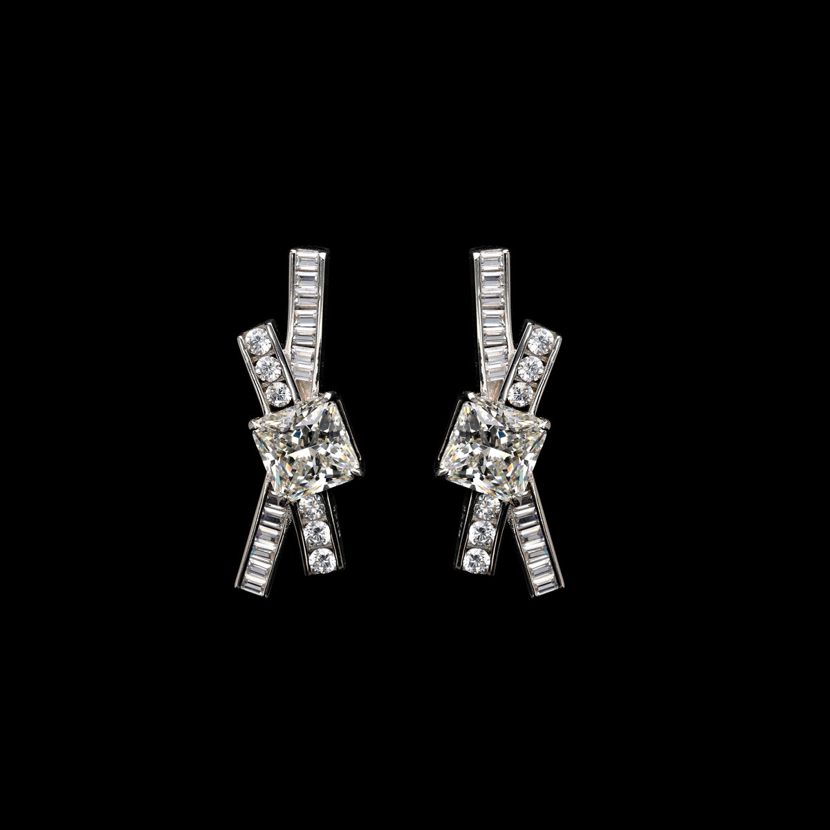 SooSilkyGems CARRE SOLITAIRE AND CROSS EARRING