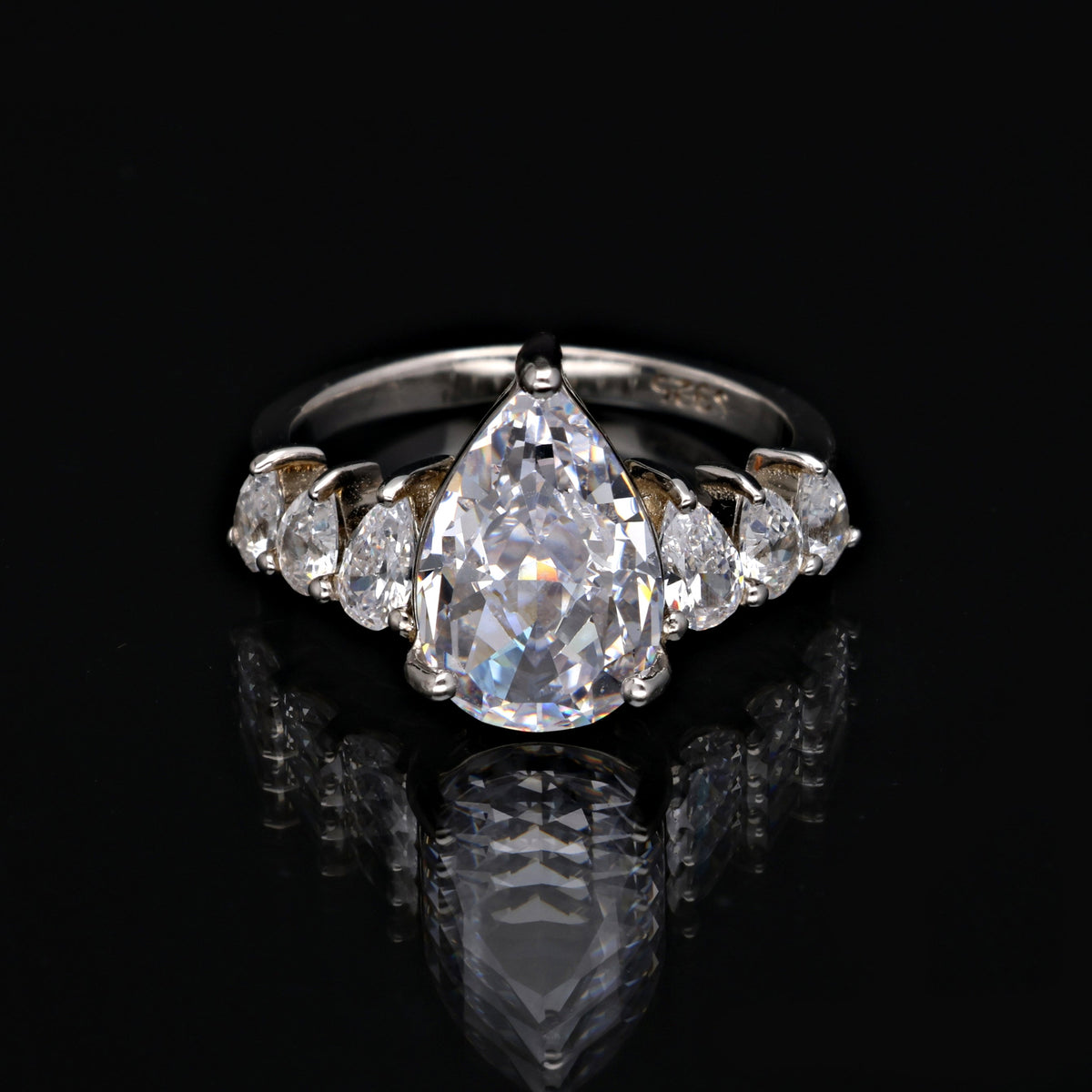 SooSilkyGems PEAR-SHAPED SOLITAIRE
