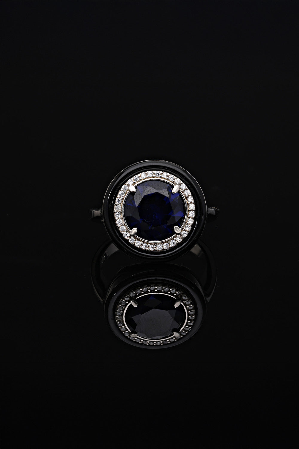 SooSilkyGems ROUND SOLITAIRE ENAMEL SIDE RING