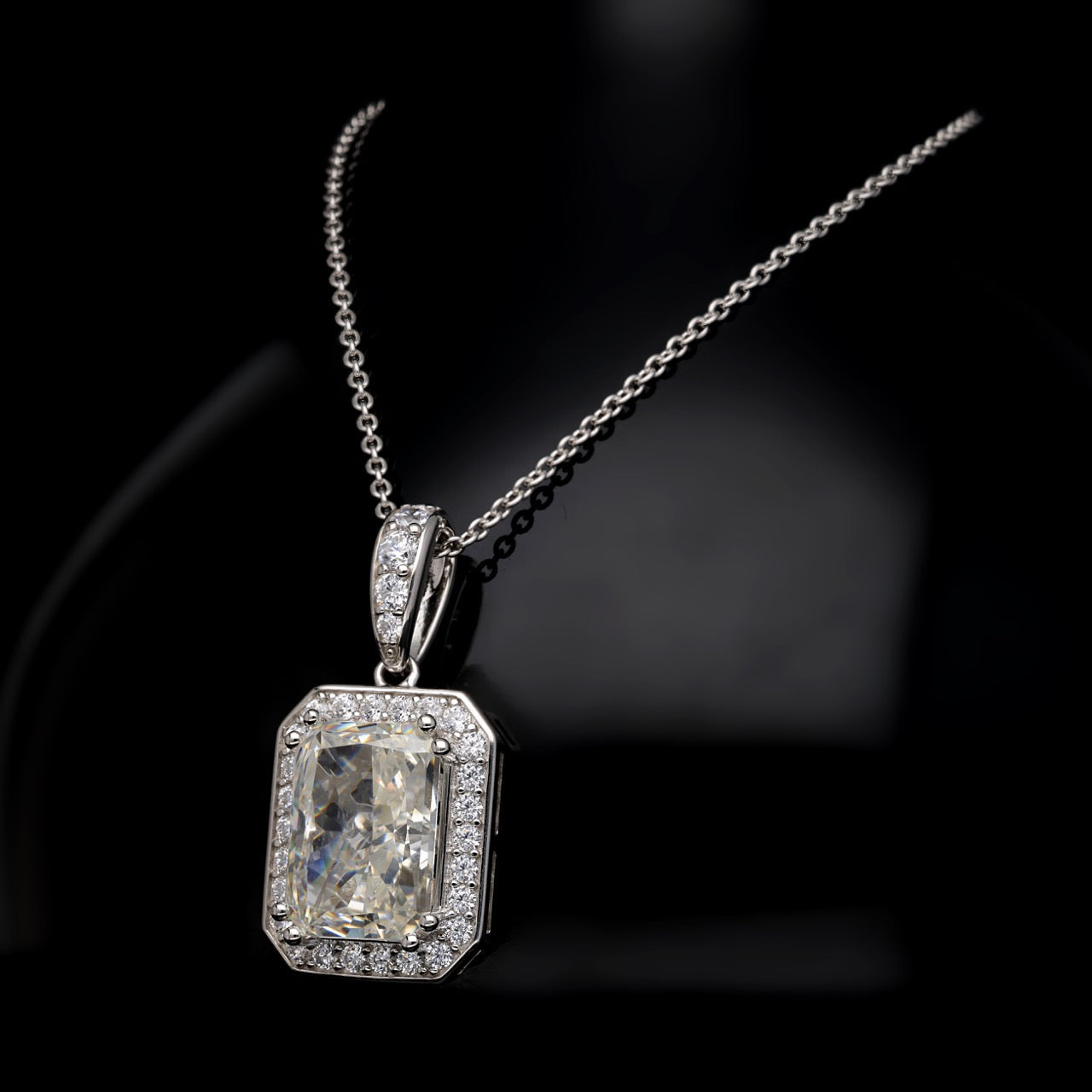 SooSilkyGems BAGUETTE SOLITAIRE NECKLACE