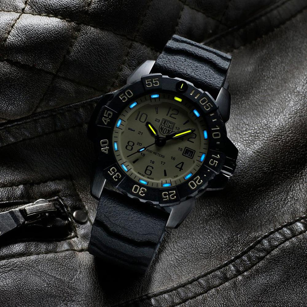 XS.3251.CBNSF.SET NAVY SEAL FOUNDATION Erkek Kol Saati