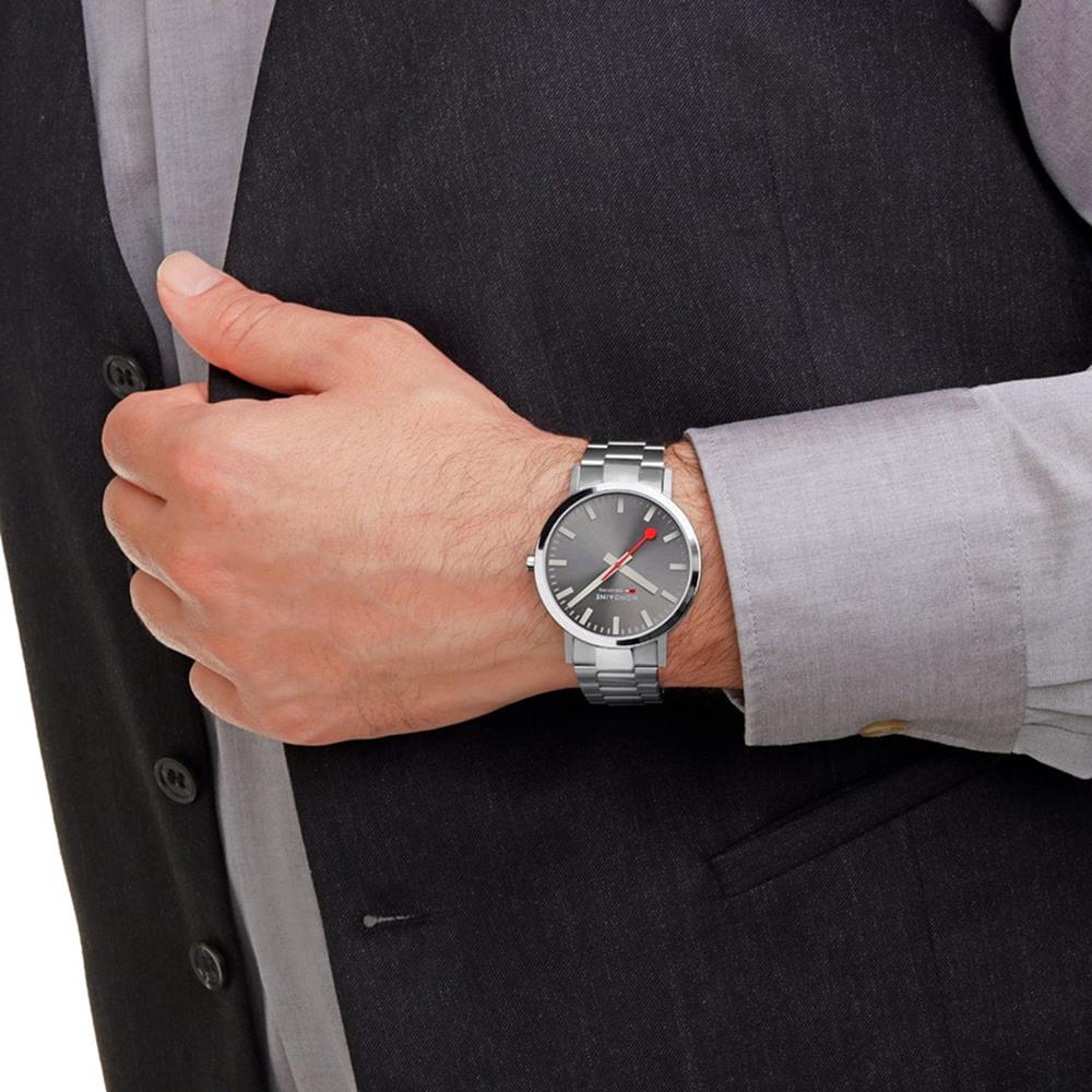 MONDAINE CLASSIC A660.30360.81SBJ Erkek Kol Saati