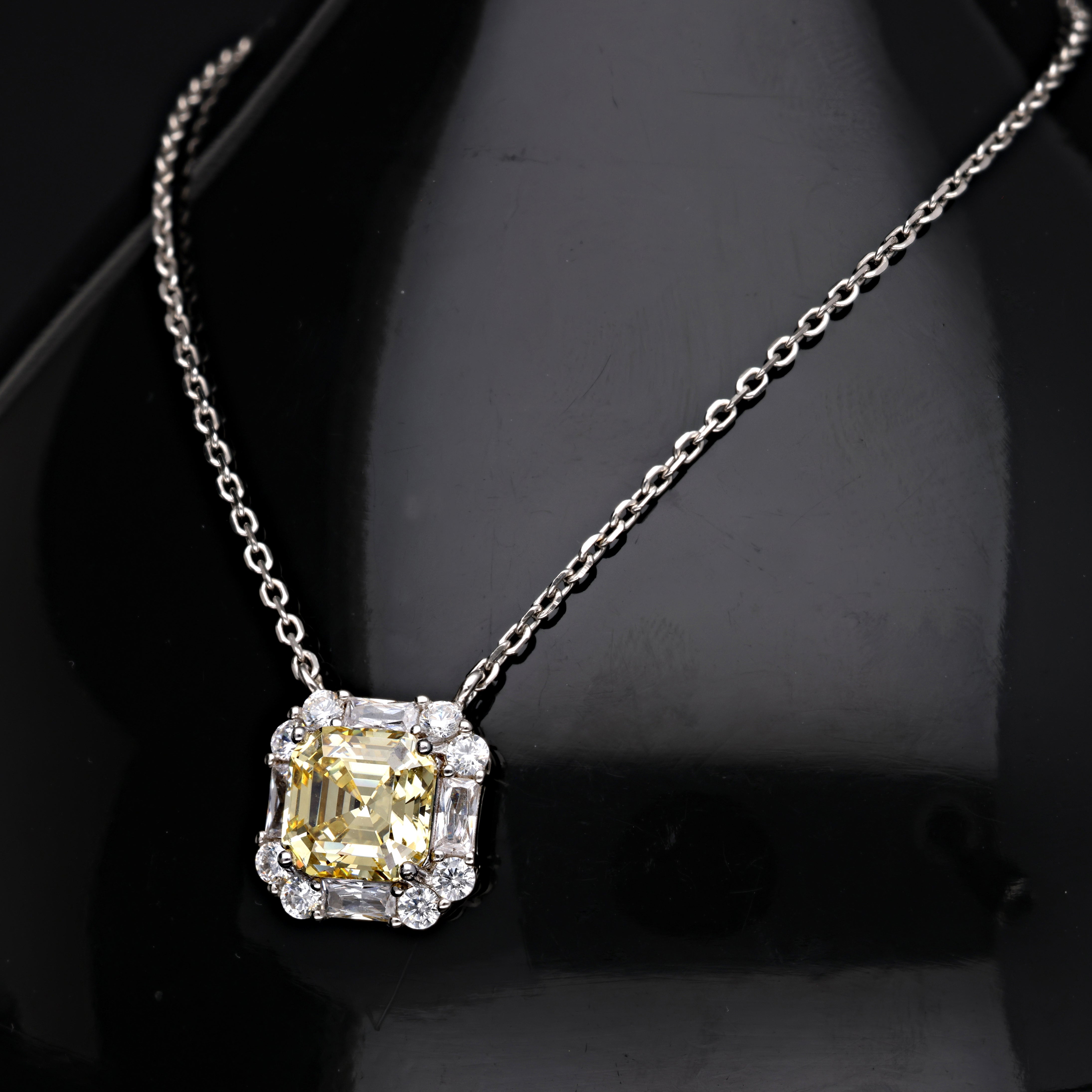 SooSilkyGems PAVE EDGED CHAIN NECKLACE