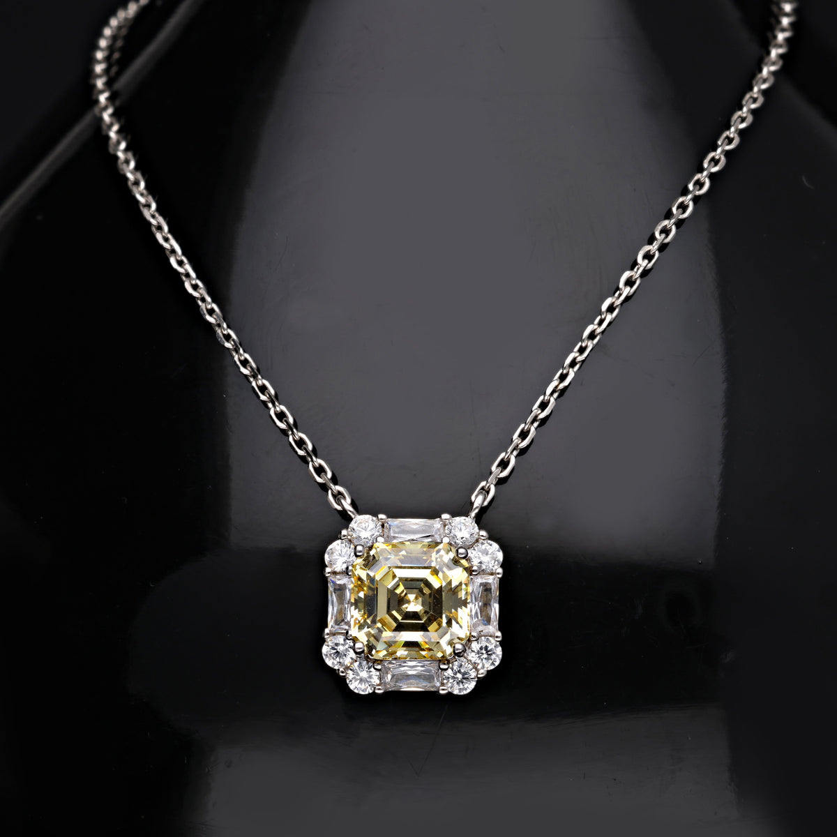 SooSilkyGems PAVE EDGED CHAIN NECKLACE