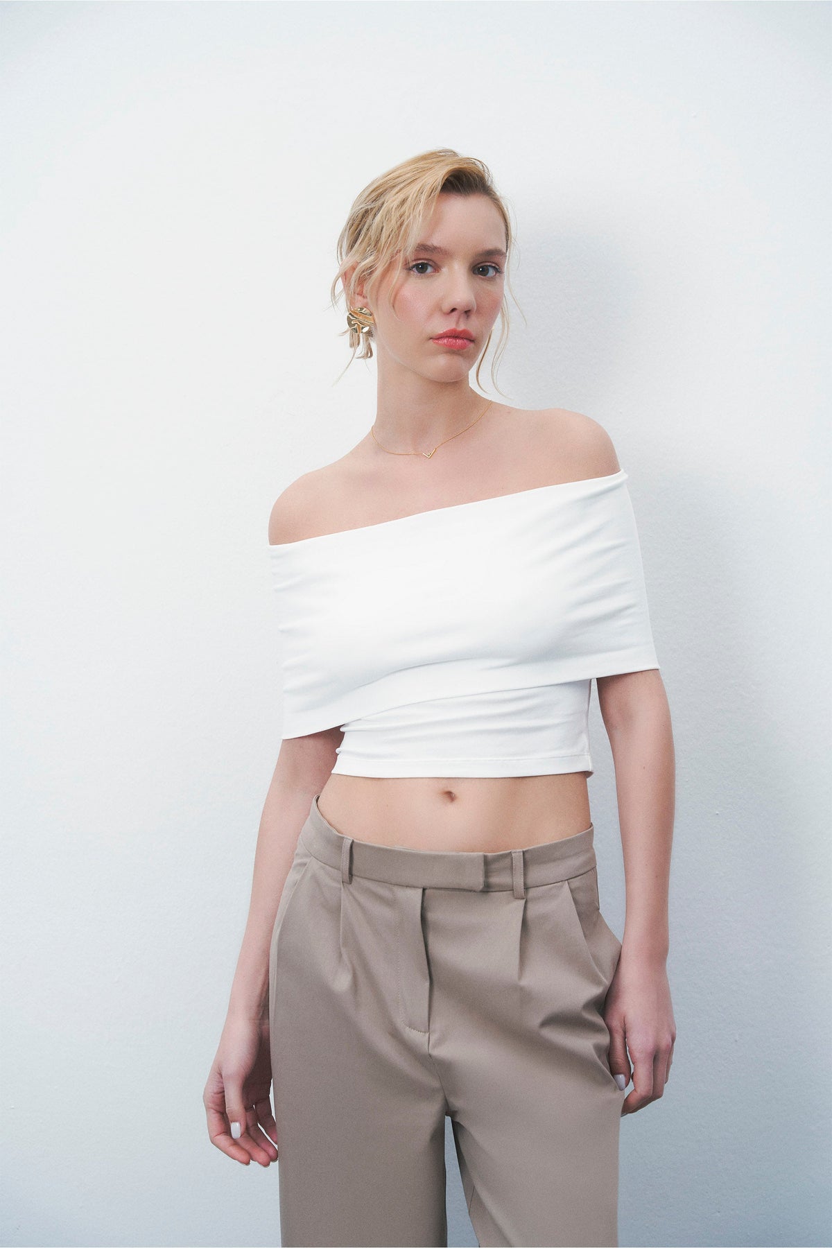 Wear Three Points White Swan Ball